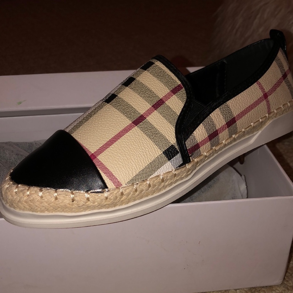 Burberry style chic slides